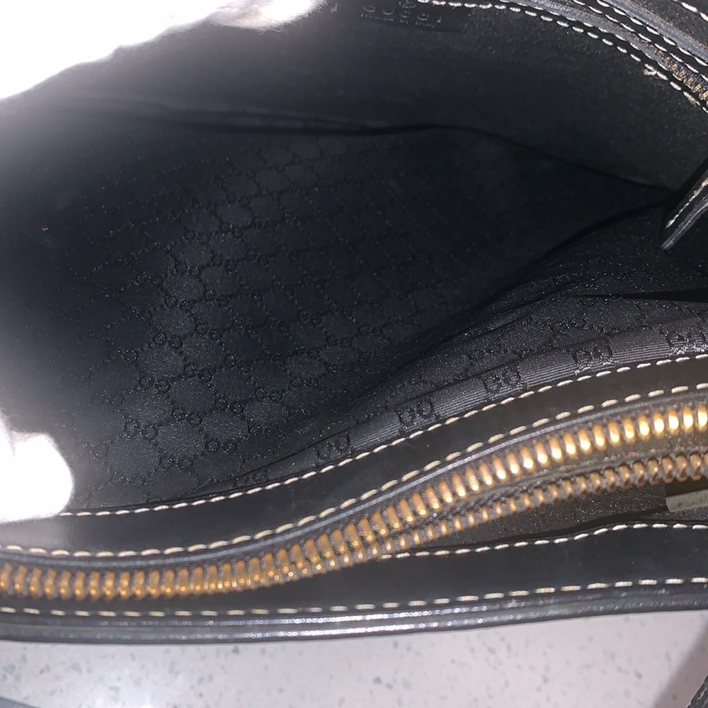 Gucci Vintage Black leather Debossed Shoulder Bag with Gold Hardware RARE - Picture 15 of 16